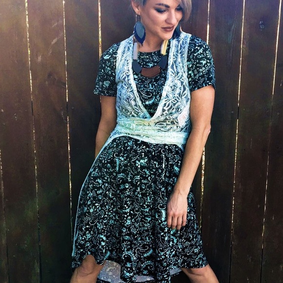 🦄UNICORN🦄Coral & White Lace LuLaRoe Joy EUC - Picture 2 of 12